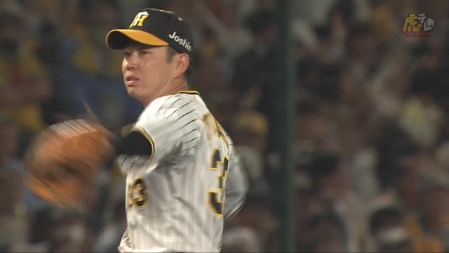 2024/05/24 阪神vs巨人 8回表、糸原選手が三塁線への打球を捌く